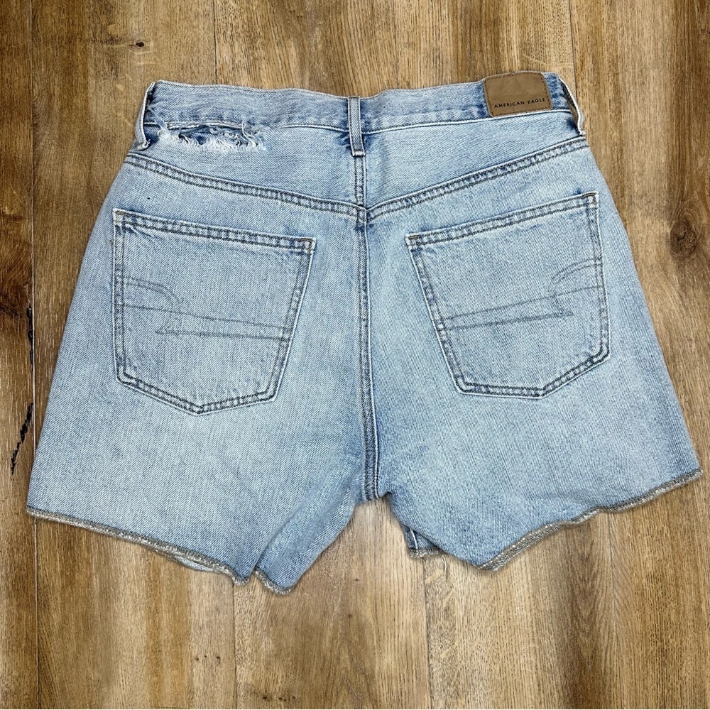 American Eagle Distressed Light Wash Hi-Rise Boyfriend Shorts Size 2 - Picture 6 of 14